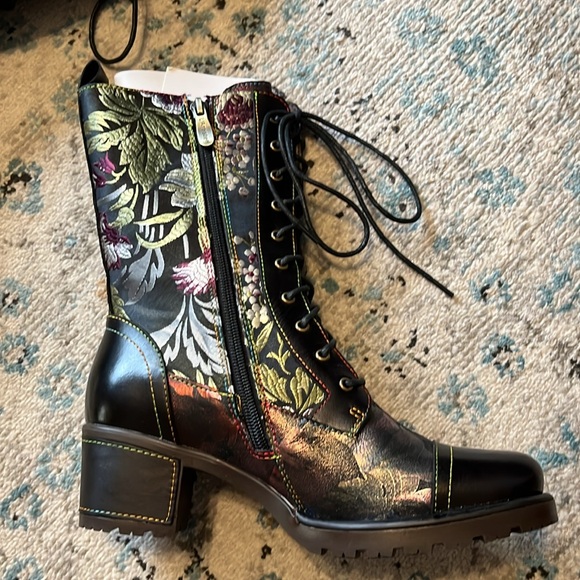 L'Artiste Stylista Floral Lace-Up Heeled Leather Boots - Picture 5 of 17